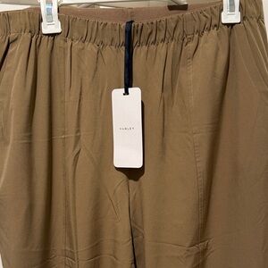 Varley women’s Khaki pants. Sz L. NWT.